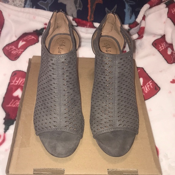 Style & Co Heels Suede like Material Dark Gray Open Toe 3”heel Zip back … - Picture 1 of 11